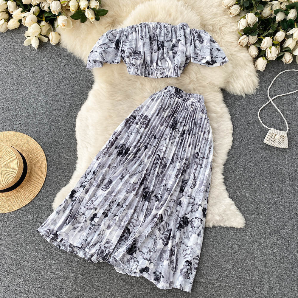 Women's Vacation Style Design Off-shoulder Short-sleeved Tube Top Pleated Skirt Two-piece Set